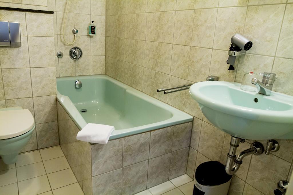 Heidekrug Hotel Oberursel Kamer foto