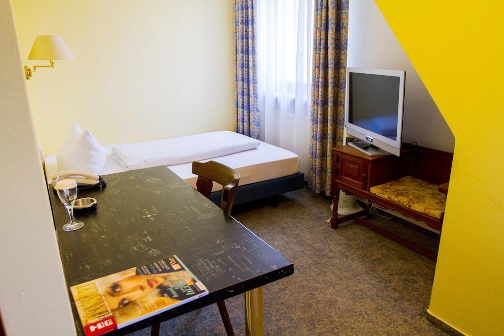 Heidekrug Hotel Oberursel Kamer foto